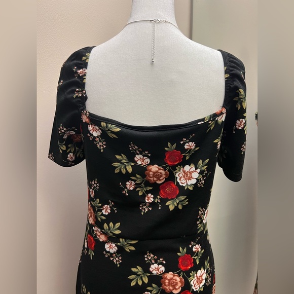 EUC SHEIN Midi Dress- Black w/ Red floral,  stretch,square neck,front slit Large - Picture 7 of 8